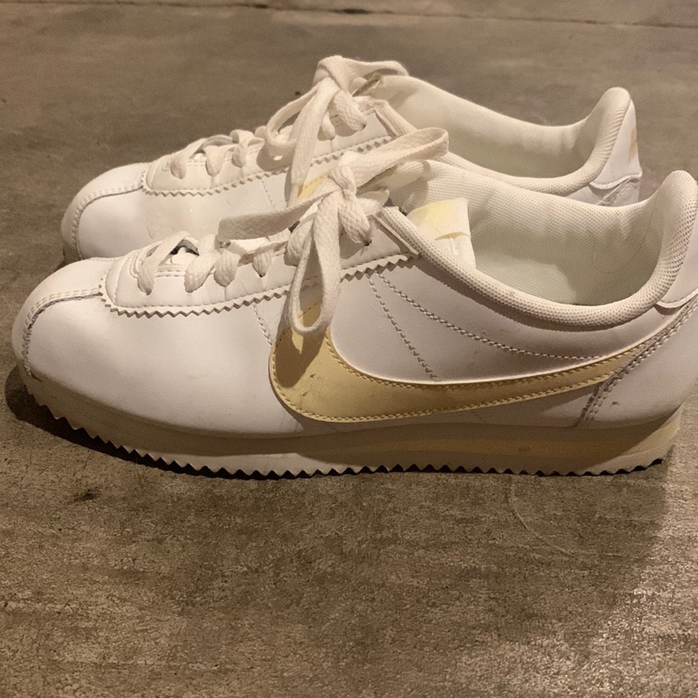 WOMENS NIKE CLASSIC CORTEZ